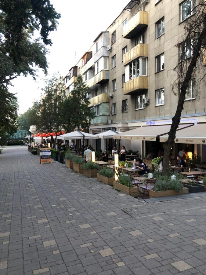 The Soviet Union Apartment In The Heart Of The Old City Almaty Exterior foto